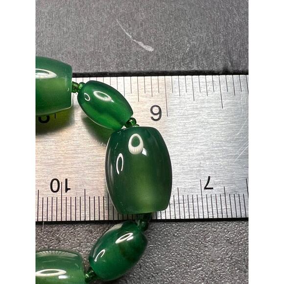 Green onyx beaded necklace with sterling silver toggle clasp - Picture 6 of 16